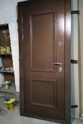 Железная дверь на дачу с антивандальным покрытием