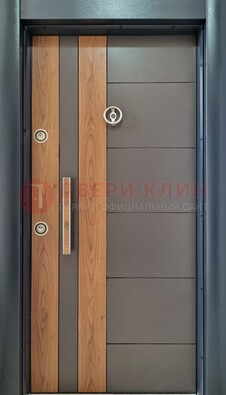 Коричневая входная дверь c МДФ панелью ЧД-01 в частный дом в Котельниках