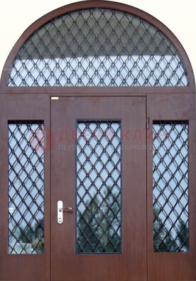 Крепкая стальная арочная дверь со стеклом и ковкой ДА-21 в Нижнем Новгороде