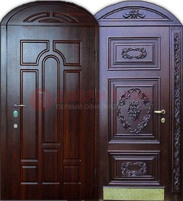 Стильная железная арочная дверь с декоративным элементом ДА-24 в Казани