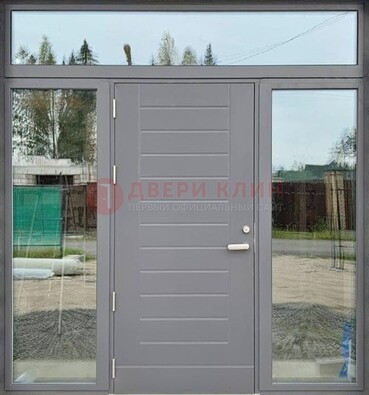 Серая стальная дверь с панелью МДФ и стеклянными фрамугами ДФГ-28 в Котельниках