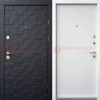 Темная входная дверь с белой МДФ внутри ДМ-222 в Котельниках