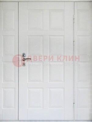 Белая входная дверь для коттеджа с МДФ ДМ-536 в Котельниках