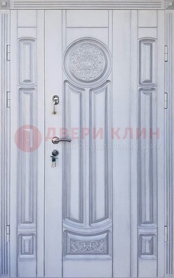 Белая двухстворчатая дверь с массивом дуба ДМД-72 в Котельниках