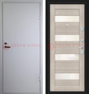 Белая железная дверь с порошковым напылением и стеклом ДП-308 в Котельниках