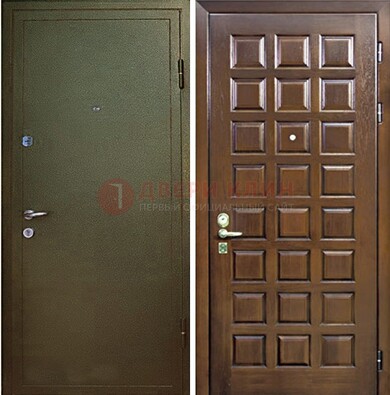 Зеленая входная дверь с порошковым окрасом ДП-64 в Выборге
