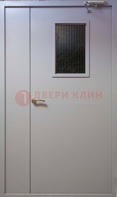 Белая железная подъездная дверь ДПД-4 в Великом Новгороде