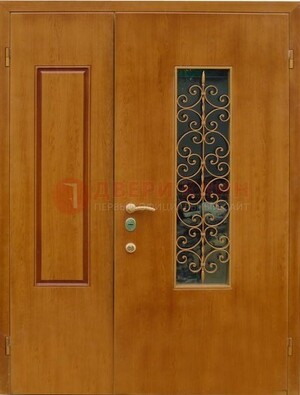 Парадная дверь со вставками из стекла и ковки ДПР-20 в холл в Видном