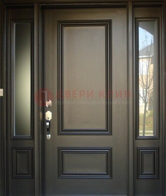 Парадная дверь с отделкой массив ДПР-65 в загородный дом в Волжском