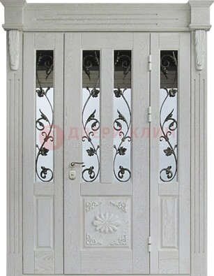 Входная парадная дверь со стеклом и ковкой в белом цвете ДПР-93 в Котельниках