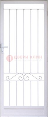 Белая стальная решетчатая дверь с волютами ДР-30 в Котельниках