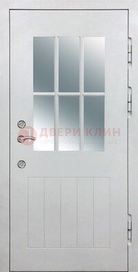 Белая уличная дверь со стеклом ДС-30 в Котельниках