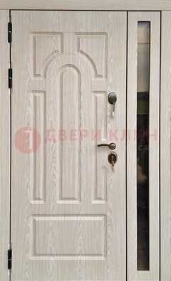 Белая металлическая дверь со стеклом ДС-68 в Котельниках