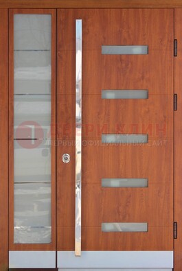 Коричневая металлическая дверь со стеклом ДС-72 в Котельниках