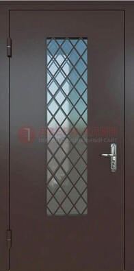 Темная металлическая дверь с решеткой и стеклом ДС-7 в Нижнем Новгороде