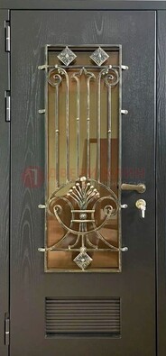 Одностворчатая железная дверь со стеклом и ковкой для дома ДСК-101 в Калуге