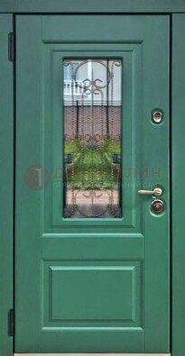 Зеленая металлическая дверь со стеклом и ковкой ДСК-113 в Ростове-На-Дону