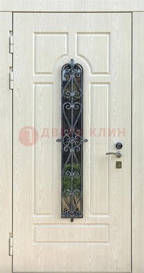 Светлая стальная дверь со стеклом и ковкой ДСК-118 в Котельниках