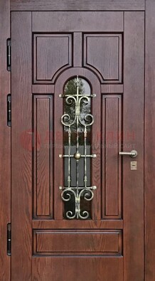 Cтальная дверь со стеклом и ковкой в коричневом цвете ДСК-119 в Котельниках