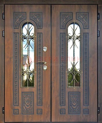 Двухстворчатая стальная дверь со стеклом и ковкой для дома ДСК-153 в Котельниках