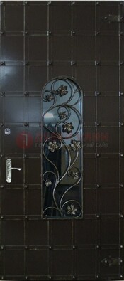 Высокая железная дверь со стеклом и ковкой ДСК-15 в Красногорске