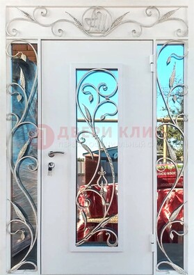Белая входная дверь порошок со стеклом и ковкой ДСК-165 в Красногорске