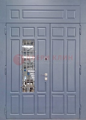 Серая двухстворчатая дверь Винорит со стеклом и ковкой ДСК-234 RAL 7024 в Котельниках