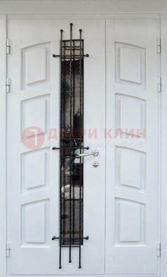 Белая полуторная стальная дверь с массивом для коттеджа ДСК-253 в Липецке