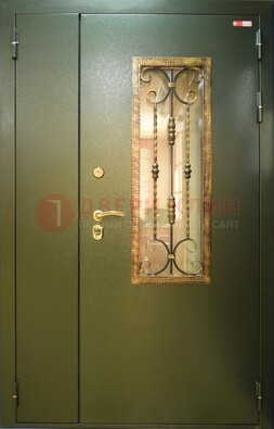 Стальная дверь со стеклом и ковкой ДСК-29 для квартиры в Воронеже