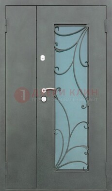 Двухстворчатая железная дверь со стеклом и ковкой ДСК-40 в Котельниках