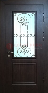 Железная дверь со стеклом и ковкой ДСК-65 для общественных зданий в Казани