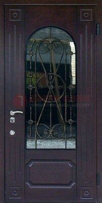 Стальная дверь со стеклом и ковкой ДСК-80 в загородный дом в Санкт-Петербурге