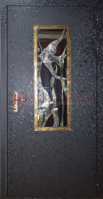 Металлическая дверь со стеклом и ковкой ДСК-82 для крыльца в Петрозаводске