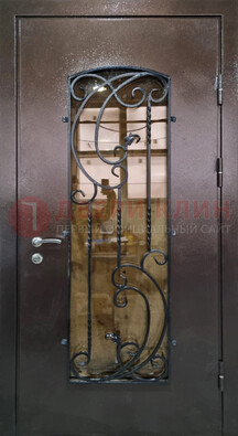 Металлическая дверь со стеклом и ковкой ДСК-95 для магазина в Котельниках