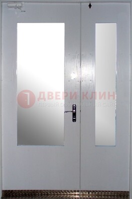 Белая  тамбурная дверь со стеклянными вставками ДТМ-18 в Казани