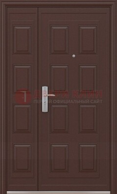 Коричневая железная тамбурная дверь ДТМ-37 в Гатчине