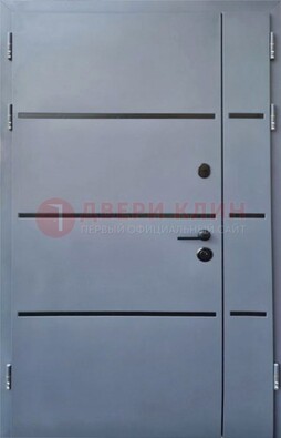 Серая металлическая тамбурная дверь с молдингами ДТМ-42 в Коломне