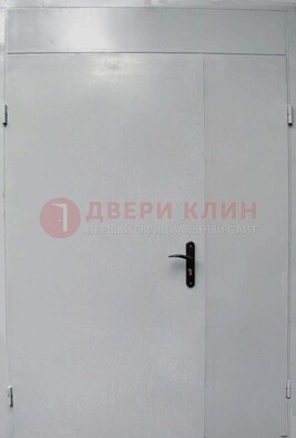 Белая металлическая тамбурная дверь ДТМ-5 в Котельниках