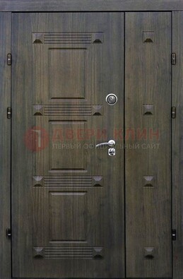 Железная двухстворчатая филенчатая дверь с виноритом ДВТ-143 в Котельниках