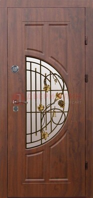 Стальная коричневая дверь с виноритом и ковкой ДВТ-82 в Котельниках